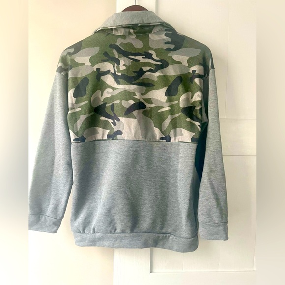 Camo sweatshirt Never worn! - Picture 2 of 2